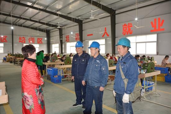 淅川县供电公司:节后复工生产忙 扶贫车间春意