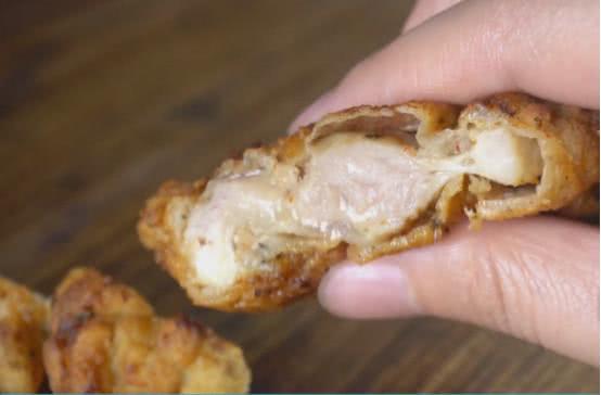 肯德基吮指原味鸡做法特别简单,简单一做,鸡肉嫩滑,太受欢迎了