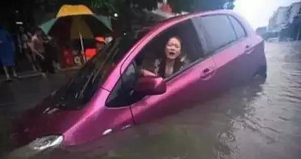 雨天救命的开车技巧，有车一族一定要看！