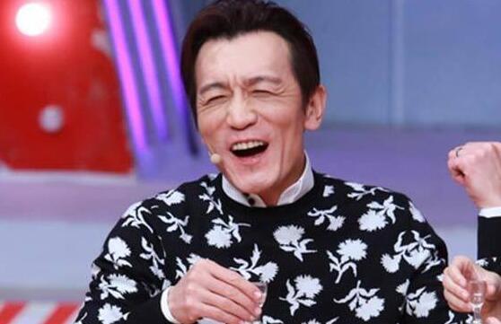 梁宏达曾用6个字评价白岩松，如今评价李咏却用了7个字，真敢说