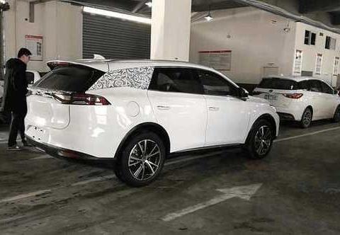 首台比亚迪唐二代到店，外观时尚内饰更科幻，颜值最高的国产SUV