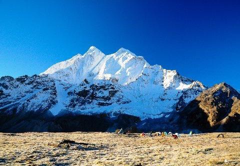 徒步穿越世间最美的山谷珠峰东坡，遇见绝美的雪山盛宴