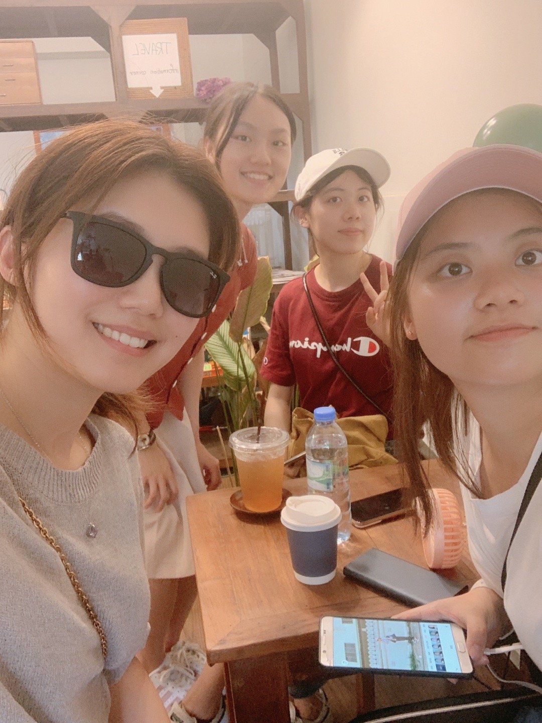 團(tuán)體照走一走    ?