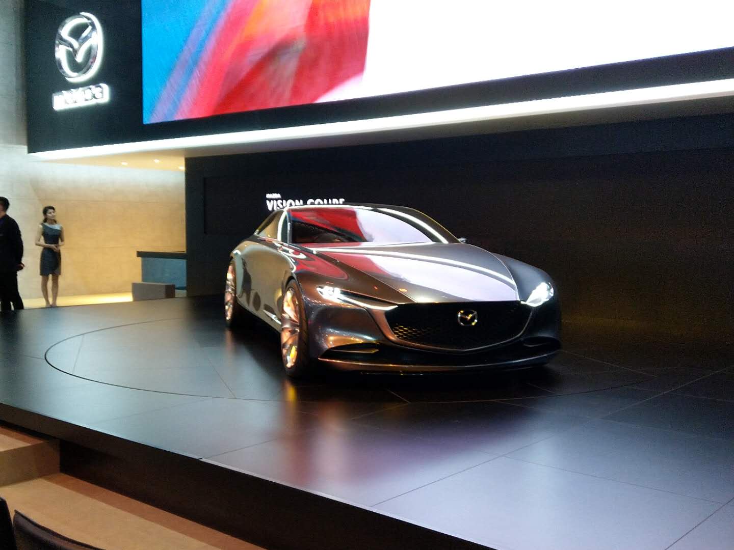 2019上海车展探馆 外观极具运动美感 马自达VISION COUPE概念车
