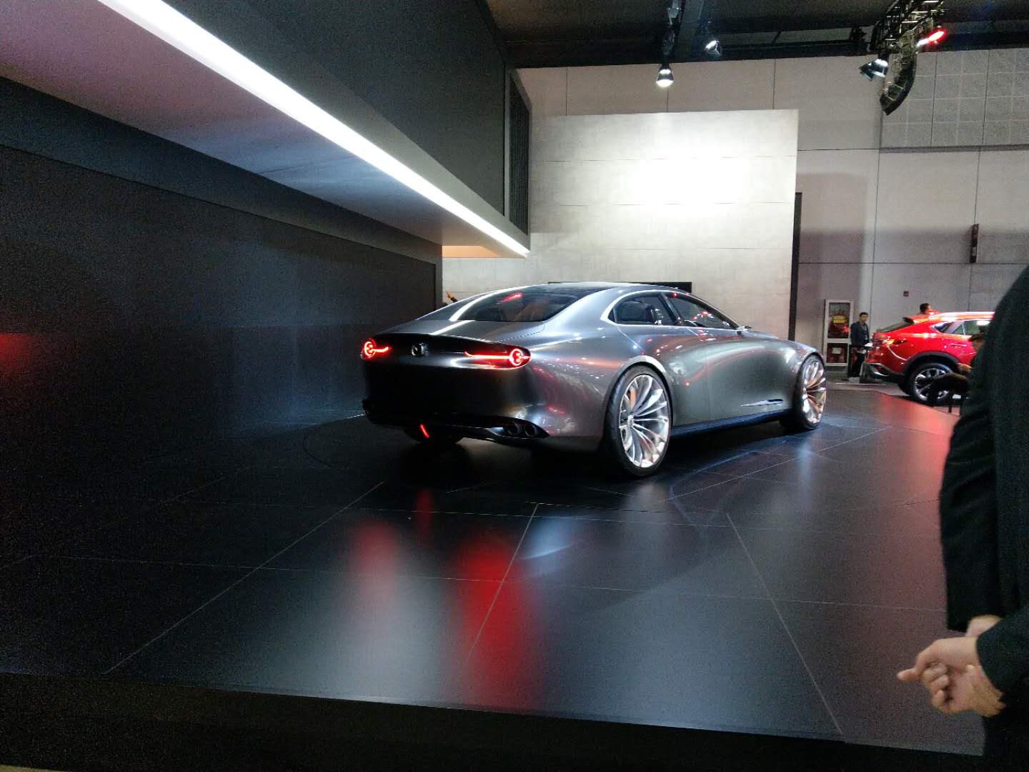2019上海车展探馆 外观极具运动美感 马自达VISION COUPE概念车