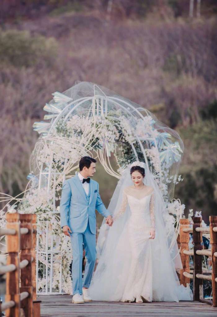 杨烁兑现给妻子王黎雯的婚礼, 网友: 一场婚礼打了多少广告?