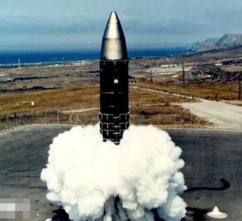 特朗普多次表现出动用核武意愿,真的敢打俄罗