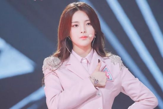 杨超越出名后就再没回过老家,说出原因后,网友