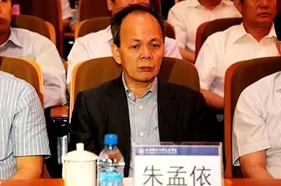 朱桔榕