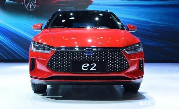 首款跨界轿跑SUV，比亚迪e2亮相上海车展，外观真帅气！