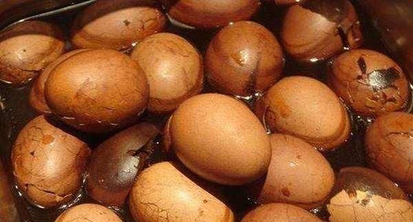 大厨教你茶叶蛋正宗做法，掌握好这几步，茶叶蛋里外入味好剥皮