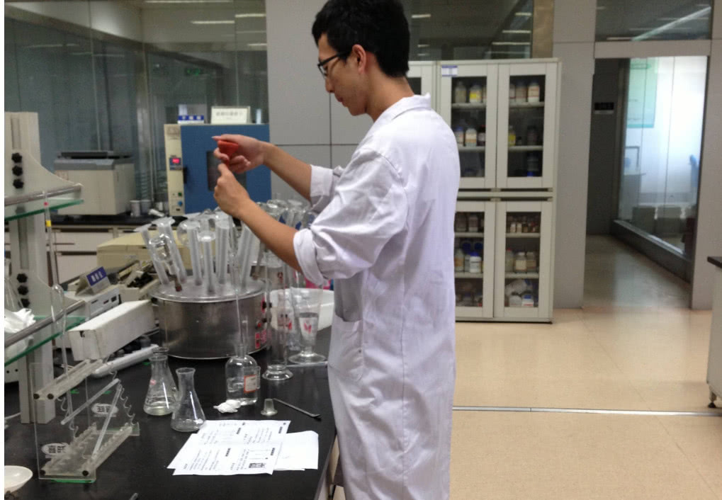 女孩子真不建议学的八个专业,收入太低前景也