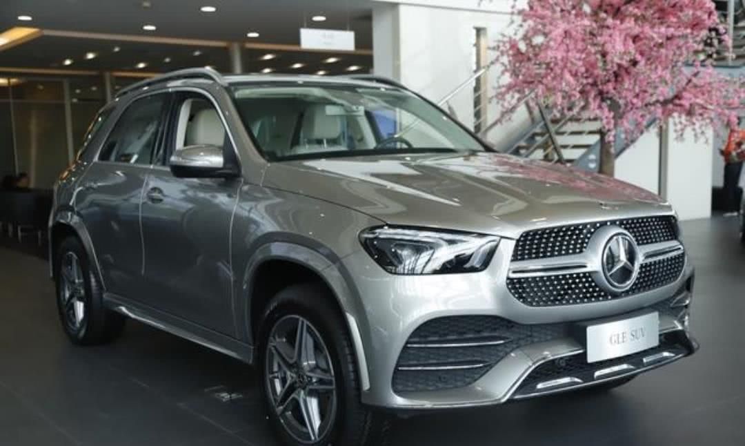 全新奔驰GLE已到店!这颜值让宝马X5羡慕,关键