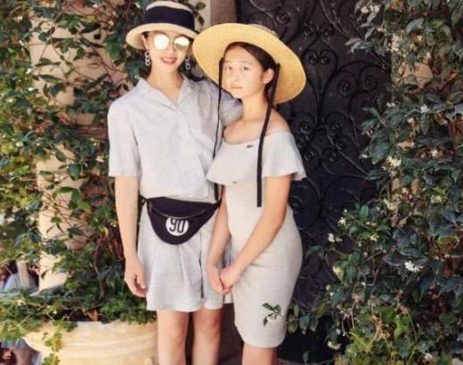 黄磊女儿又化妆，12岁青春少女成30岁贵妇，网友：没认出来！