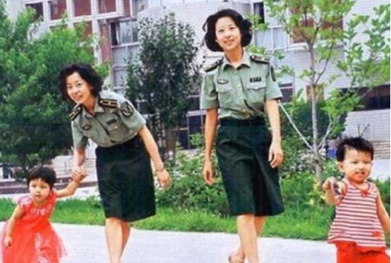 历史全：这一对姐妹花是双胞胎，姐姐叫做张薇薇，妹妹叫做张莉莉
