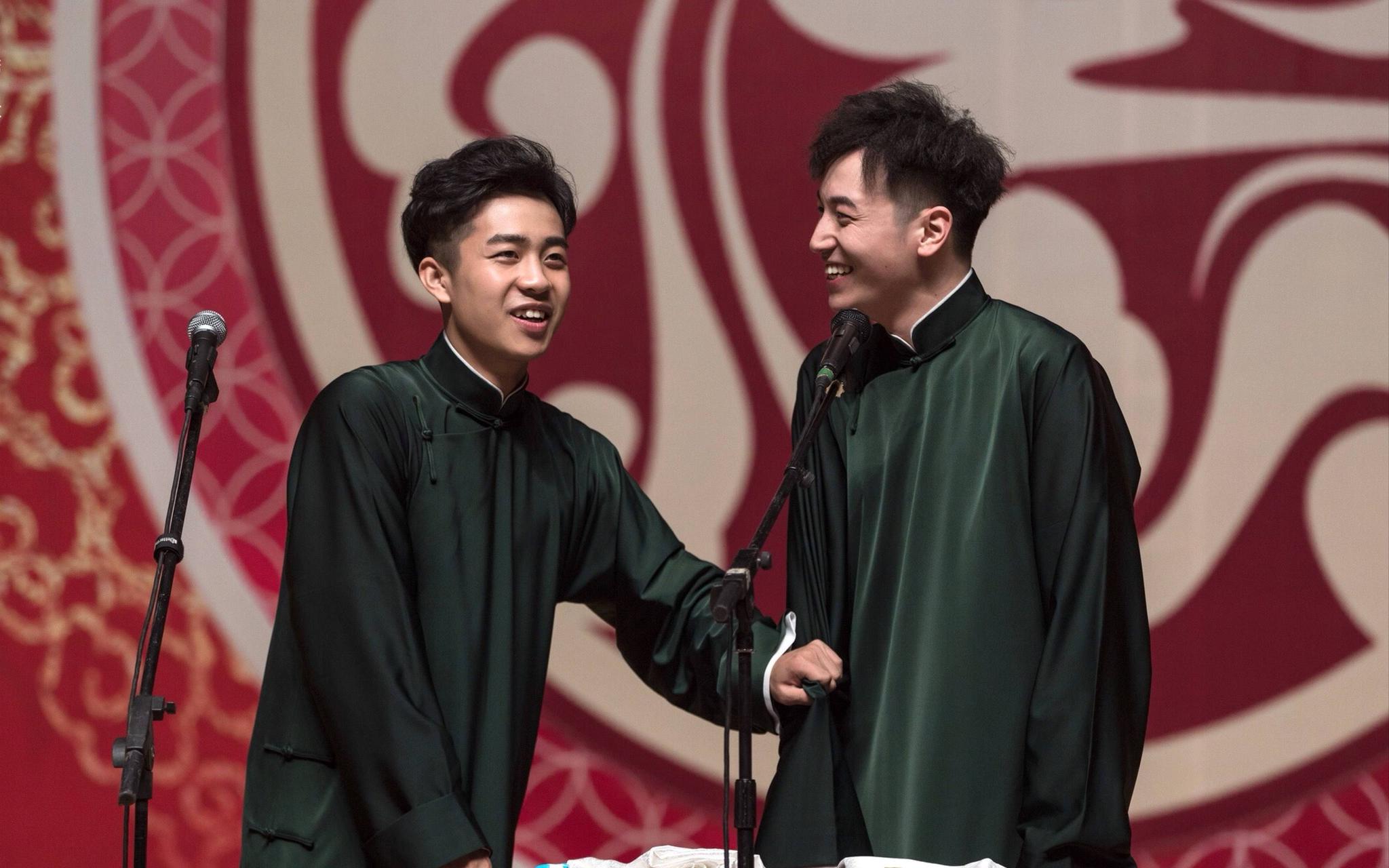 德云社张九龄王九龙挑梁商演,结束时合影的细节让主流相声汗颜!|王九龙