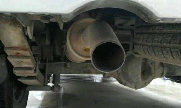 修车师傅偷偷提醒：不管新车旧车，排气管加块铁，最少月省一箱油