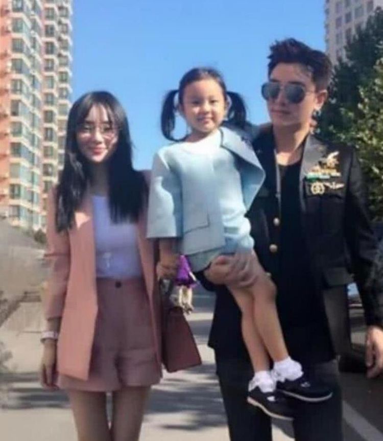 贾乃亮喜得双胞胎图片