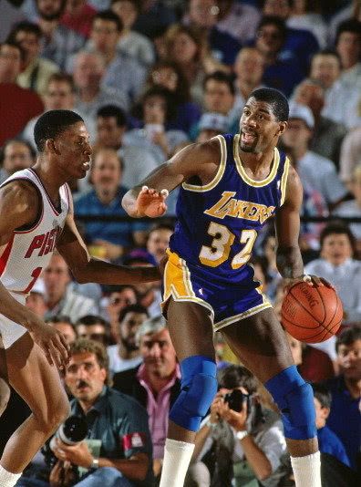 NBA球衣发展史:从短裤腰带的设计到短袖球衣