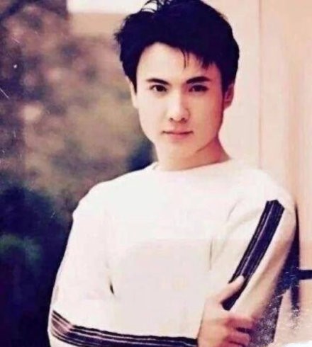 沈腾曾是军艺校草?十年前青涩少年照曝光，杨洋:打扰了，哥