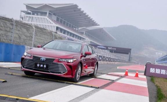 2019款丰田亚洲龙的最新消息,买不买丰田凯美瑞看完再决定也不迟