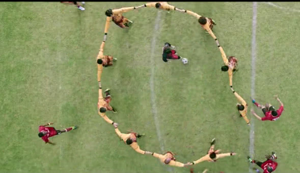 西虹市首富中足球菊花阵,竟在现实中上演,网友