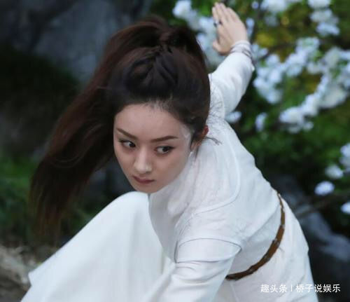 赵丽颖刚出院就拍戏,被问婆婆不满怎么办?她的