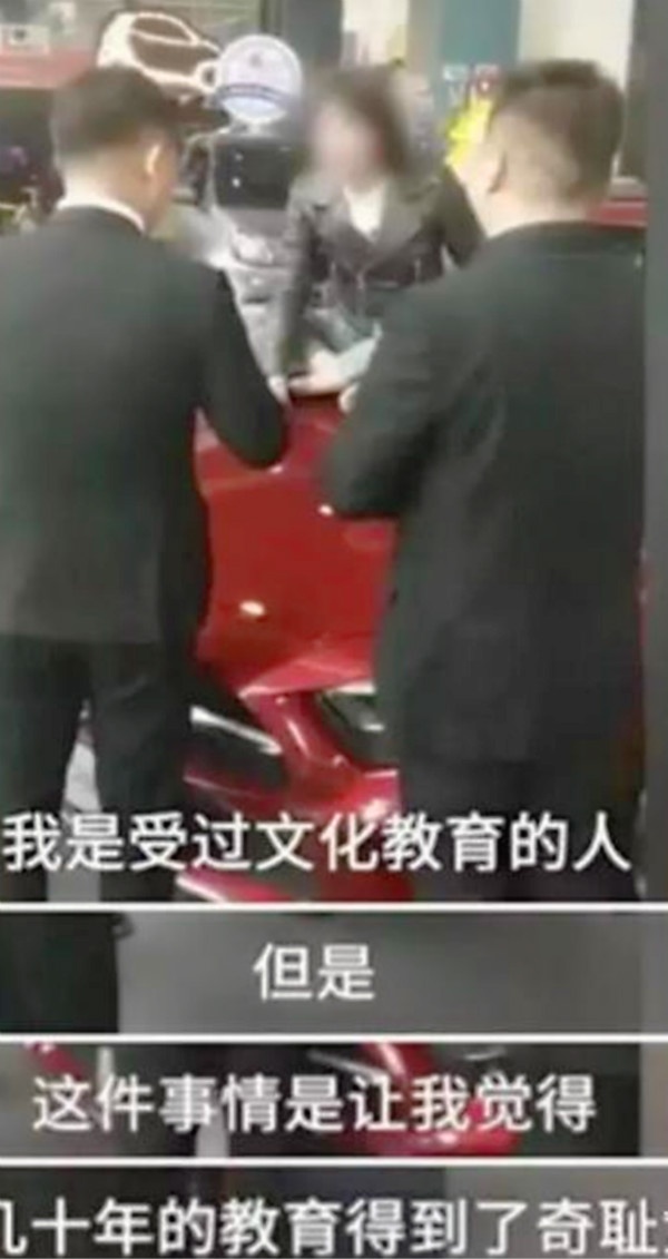 奔驰女车主坐在引擎上哭诉讨公道,换一种说法赢得尊严体面维权