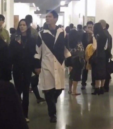 又一对明星爆恋情?郭碧婷向佐牵手逛街,网友: