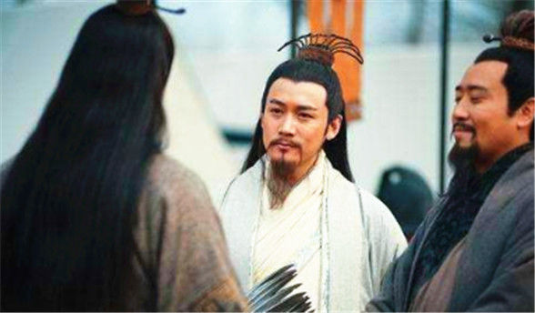 刘备一生中做的最错的1件事情：为了请诸葛亮出山，错失他