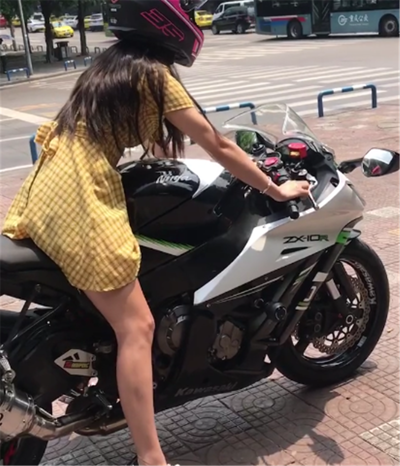 24万川崎ZX-10R现四川,3秒破百外号“大牛”,但女车主