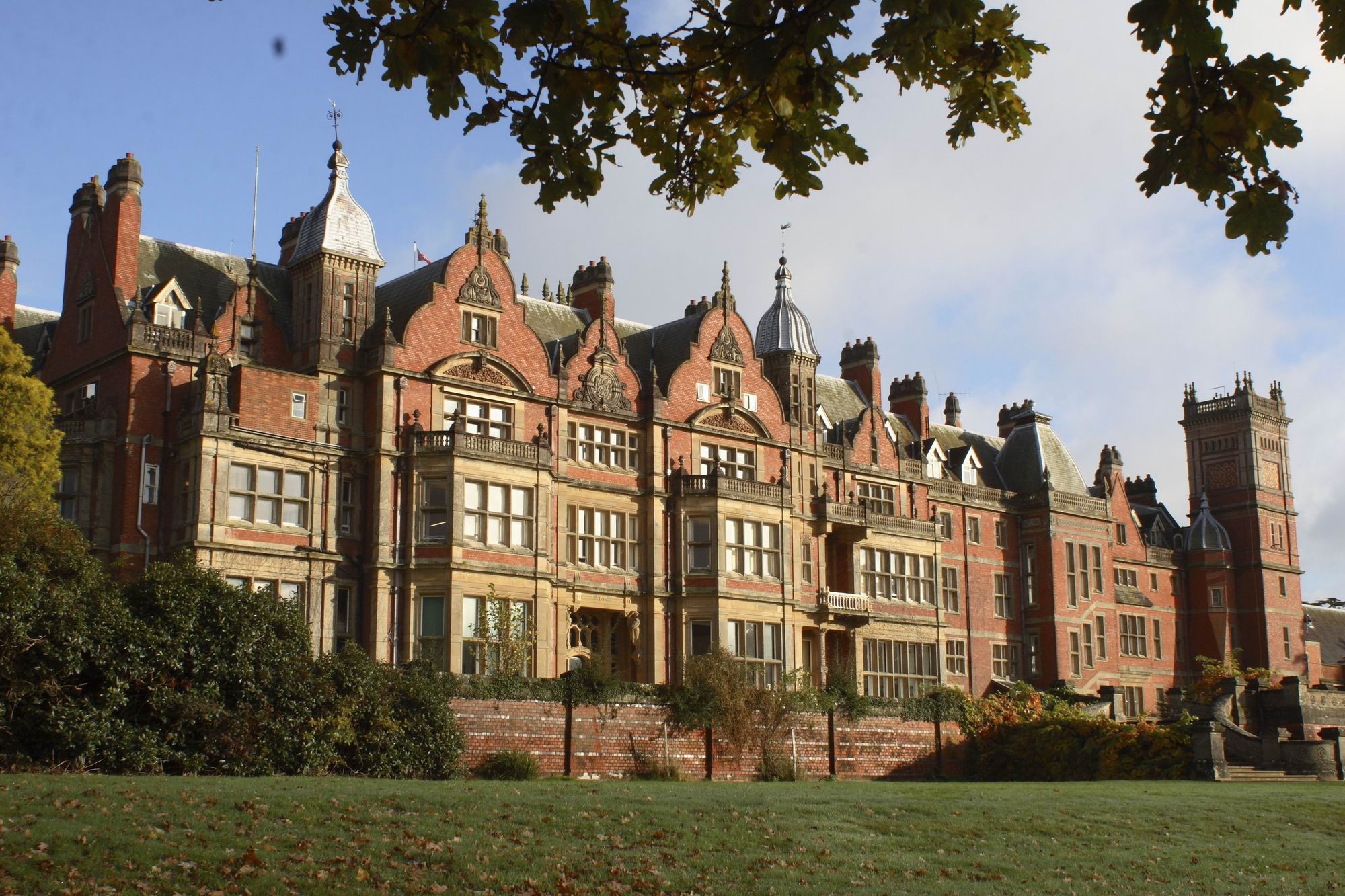 世界顶级贵族学校,报名的人挤破头,学生不是贵族就是富二代