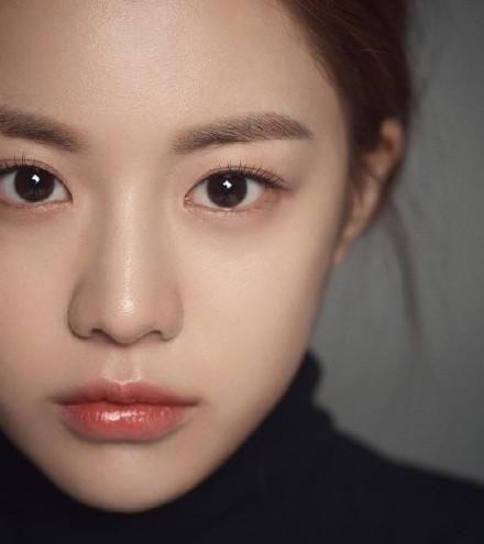 韩国最新"整容模板脸"出炉!最近韩国女生都拿她的照片