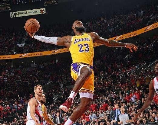 三笔捡漏交易正式达成,火箭51分先生返NBA 詹