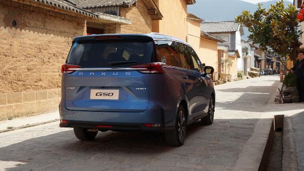 能坐8人第三排毫无压力，这辆MPV起价据说不到9万