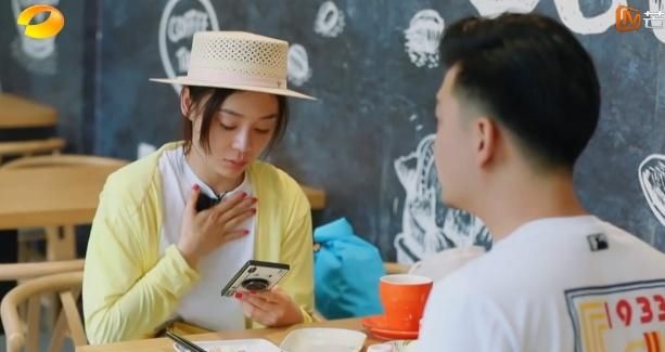 袁爸让钱枫喊张戈图片哥,袁姗姗笑成卡通,张狗奔跑图片表情大舅表情包图片