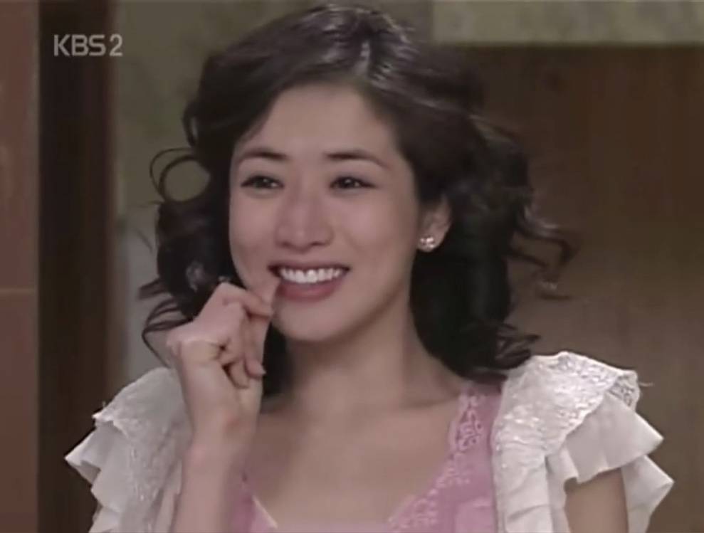 传闻中的七公主中最美的美七如今都37岁了却嫩出20岁的感觉
