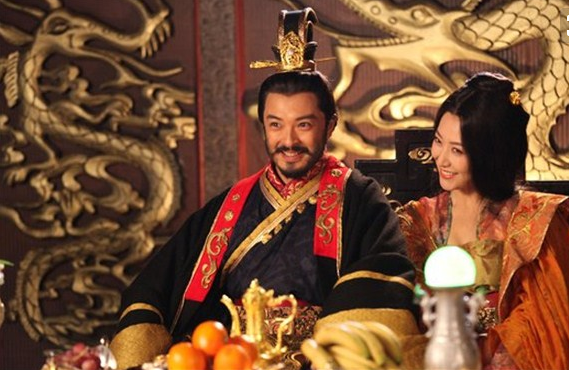 赵广义当上皇帝后，为何对年轻兄嫂薄情寡义？赶出皇宫，也不厚葬