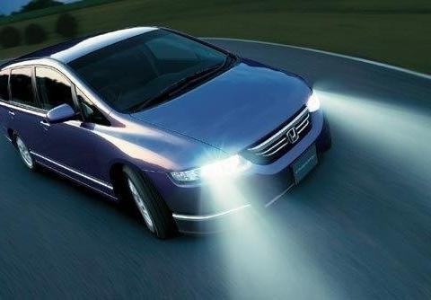 为你介绍关于汽车大灯的保养攻略