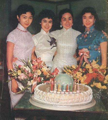 冯宝宝干妈,4夺亚洲影后,30岁自杀身亡,出殡当