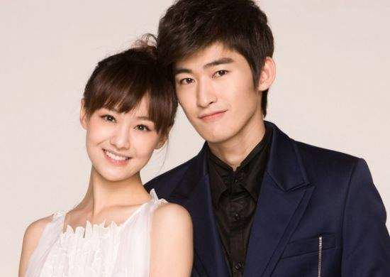 郑爽张恒日本街头大秀恩爱,张翰微博公布喜讯