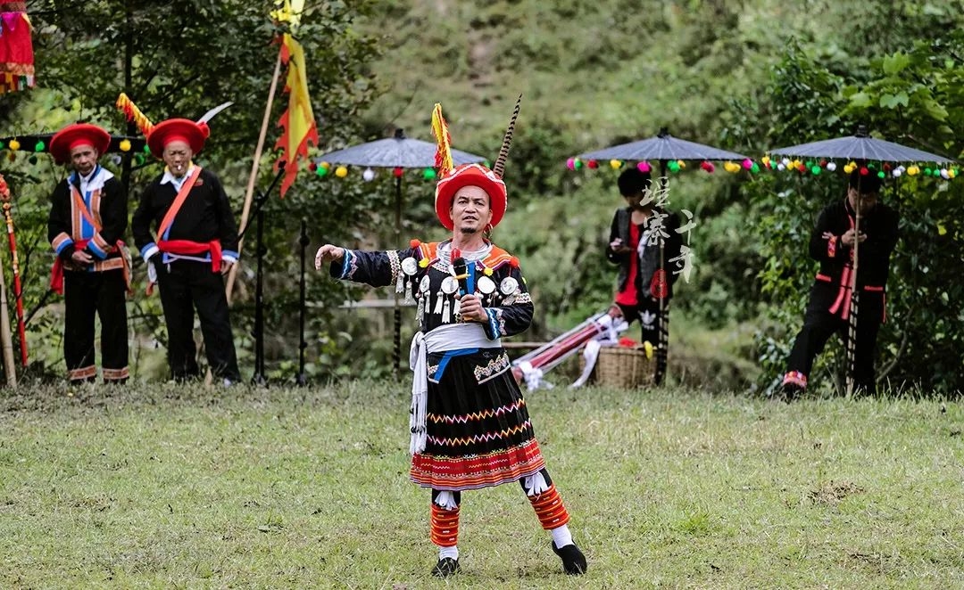 只知道千户苗寨?你out了,广东有个千年瑶寨毫不逊色,跟我去深度游!