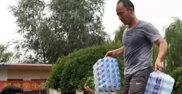 过气组合“旭日阳刚”一个玩起了新媒体，一个几乎被遗忘！