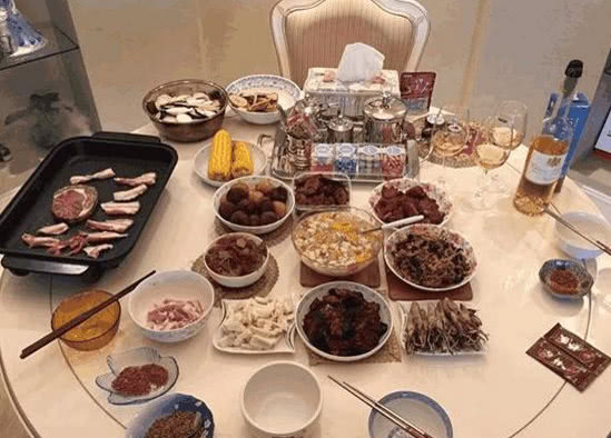 参观蒋梦婕现实中的家:餐桌还要放个圆转盘,平时饭菜也太丰盛了