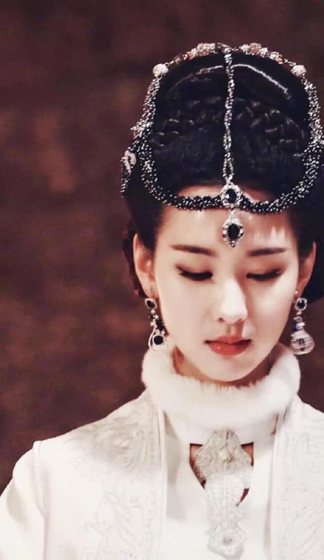 陈都灵新戏出演天下第一美,一袭白衣清灵如烟