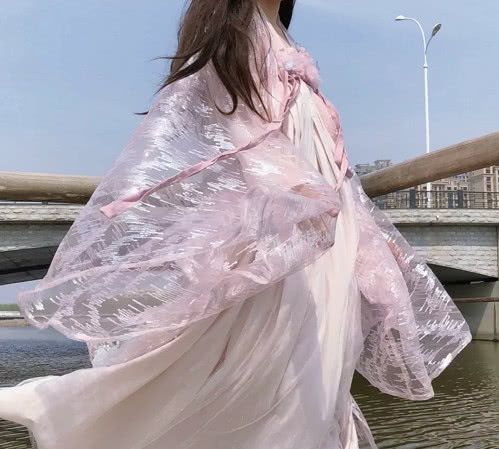公主阁下,你的头像已被皇后盗用,请及时更换"汉服"女头!