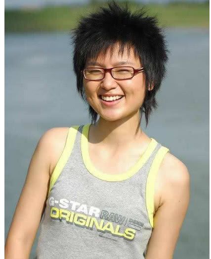 周笔畅近照曝光女人味十足，像第二个杨幂，网友：不愧是好闺蜜！