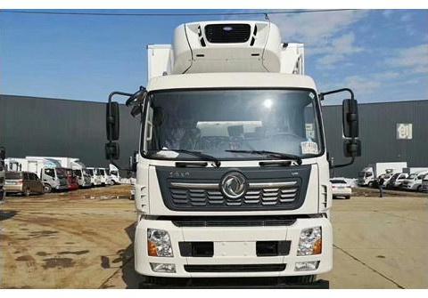 东风天锦8.6米肉钩冷藏车