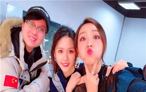 LOL：余霜晒出合照，网友评论吐槽老阿姨，你和阿冷什么仇什么怨