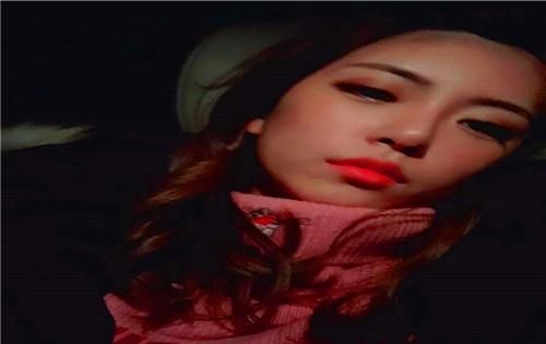 LOL：余霜晒出合照，网友评论吐槽老阿姨，你和阿冷什么仇什么怨